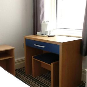 Standard Zimmer mit zwei Einzelbetten
